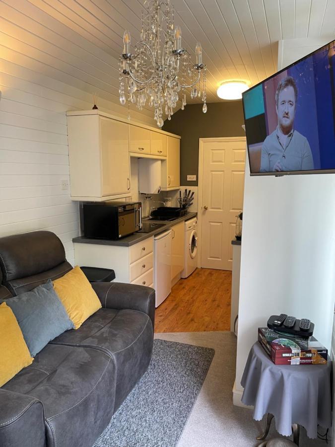 Ferienwohnung Cosy Cabin By The Seaside With Hot Tub Birchington-on-Sea Exterior foto