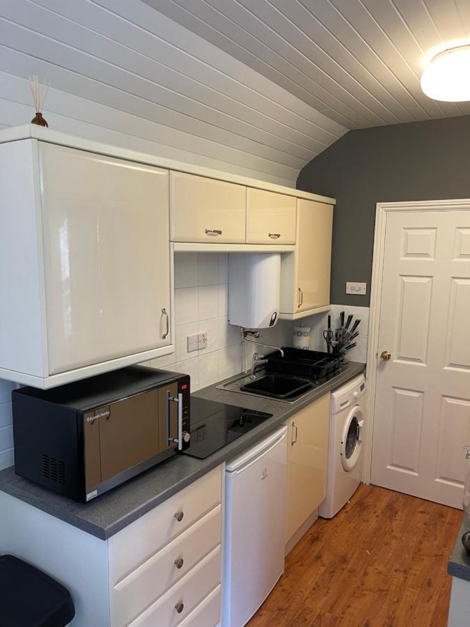 Ferienwohnung Cosy Cabin By The Seaside With Hot Tub Birchington-on-Sea Exterior foto