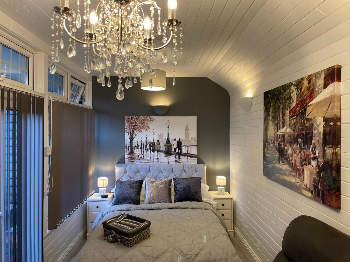 Ferienwohnung Cosy Cabin By The Seaside With Hot Tub Birchington-on-Sea Exterior foto